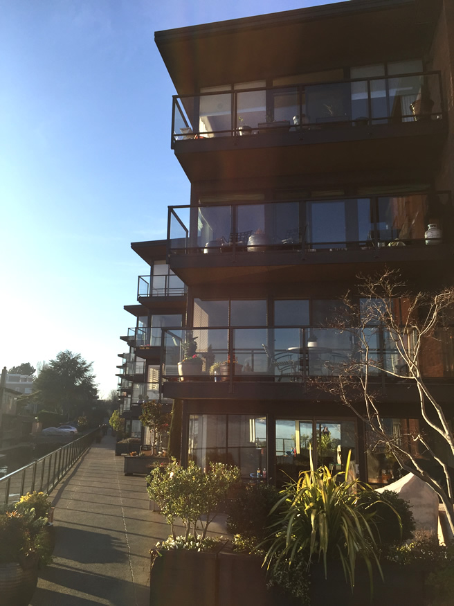 classic glass 3level row aluminum railings