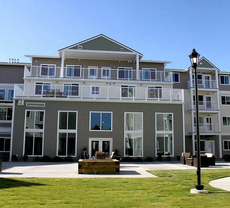 picket aluminum railings 2nd level deck