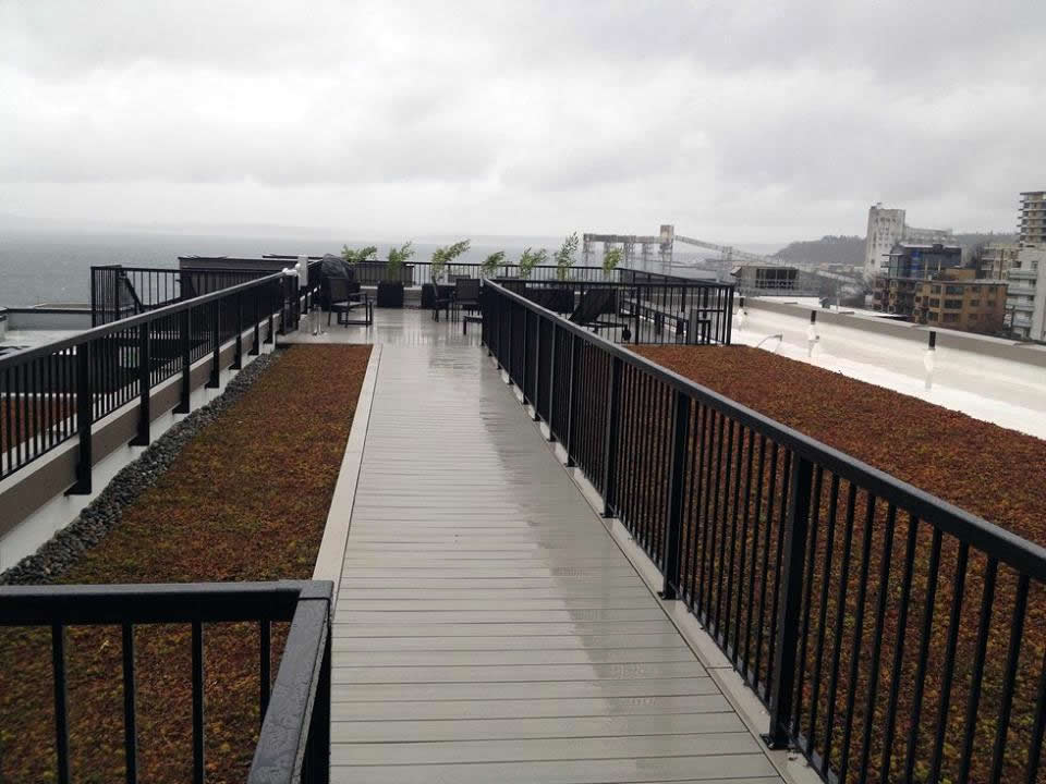 picket aluminum railings back rooftop walkway