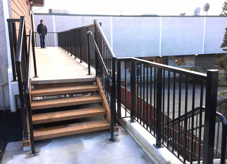 picket aluminum railings balck stairs