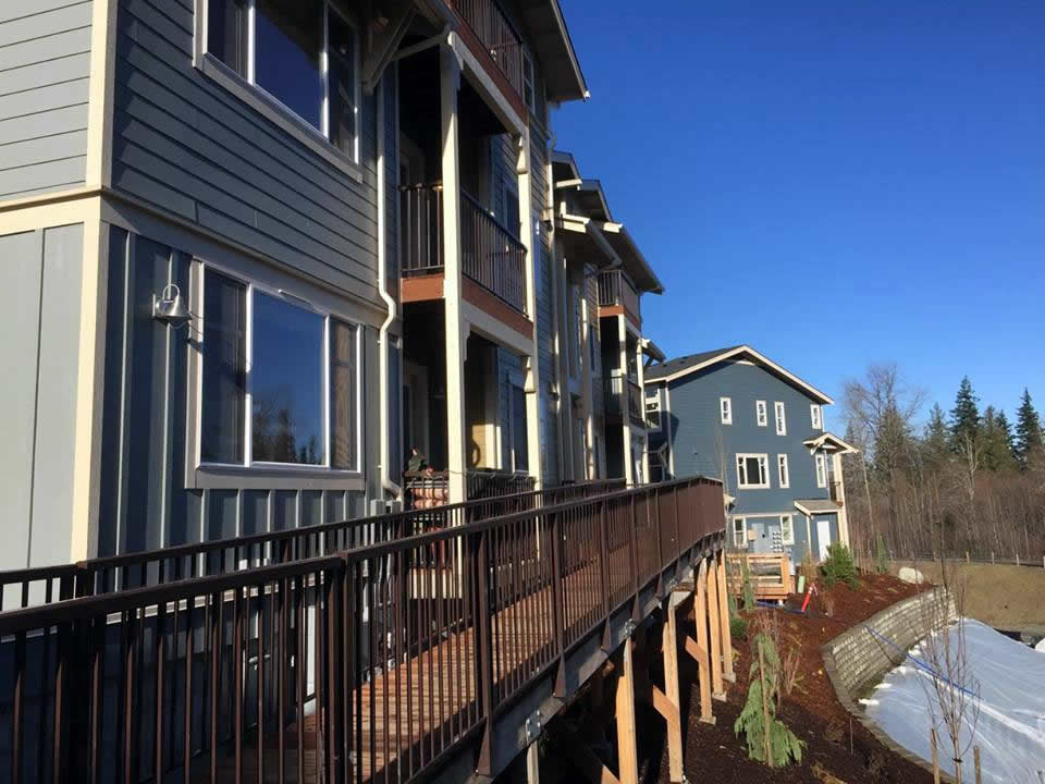 picket aluminum railings walkway
