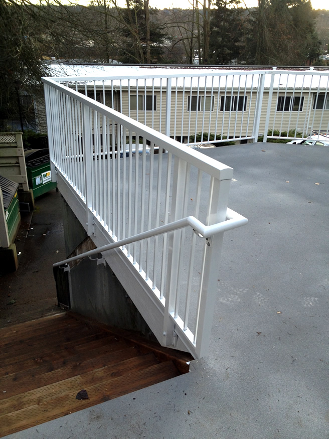 picket aluminum railings white